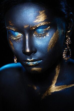Glasbild „Beauty in Blue & Gold“ 80 x 120 cm
