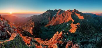 Acrylglasbild „Berge im Sonnenaufgang“ 66 x 140 cm