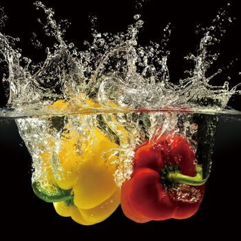 Glasbild „Splash Paprika“ 60 x 60 cm